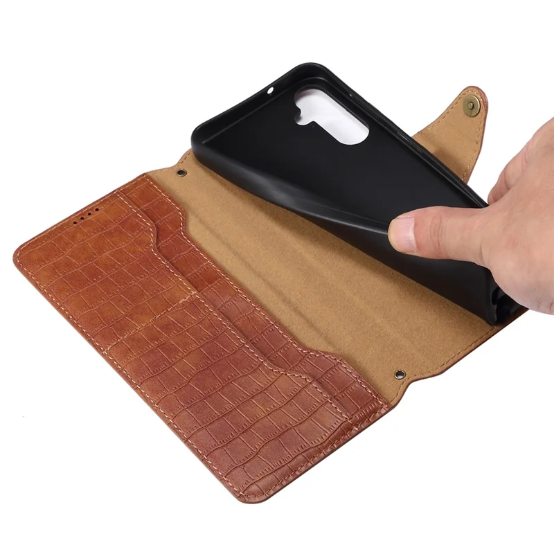 Para Samsung Galaxy S24 Case Leather Crocodile Texture Phone Stand Cover - Marrom