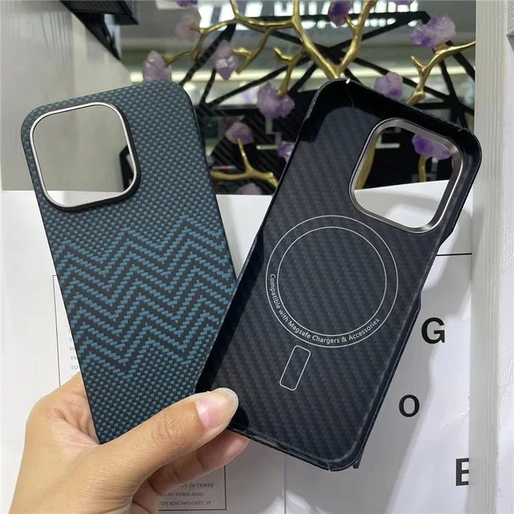 For iPhone 14 Pro Max Case Aramid Fiber Anti-scratch Phone Back Cover Compatible with MagSafe - Green  /  Black