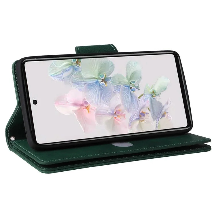 Funda para Google Pixel 7 5G Múltiples Ranuras para Tarjetas Decoración con Remaches Soporte de Piel - Verde