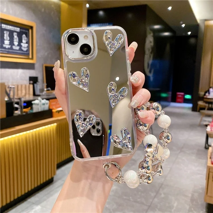 Für iPhone 14 Case Stylish Mirror Surface TPU+PC Phone Back Cover mit Armband - Herz