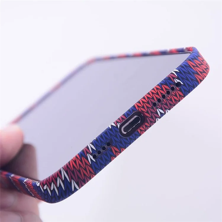 Für das iPhone 15 Pro Case Luminous Magnetic Phone Shell kompatibel mit MagSafe - Rotes und blaues V-Muster