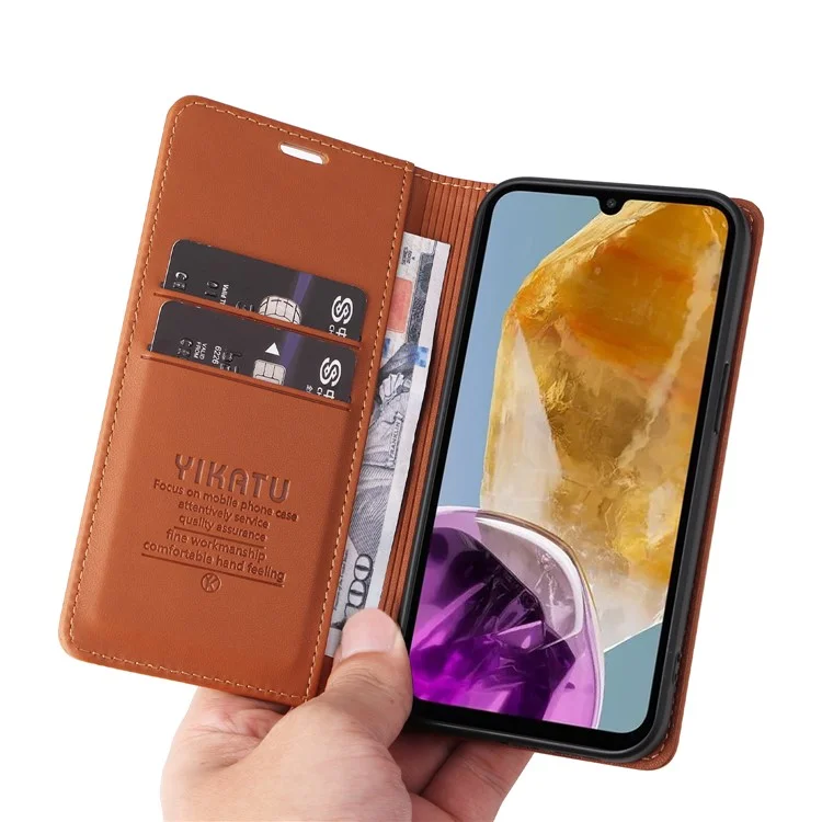 YIKATU YK-001 Чехол для телефона Samsung Galaxy M15 5G, магнитный, кожаный, с амортизирующей защитой - коричневый
