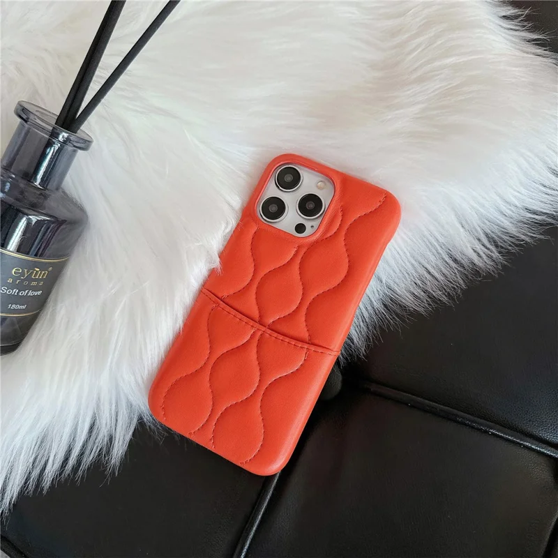 Funda para iPhone 15 Pro con ranura para tarjeta, revestimiento de cuero PU y cubierta trasera de TPU - Naranja
