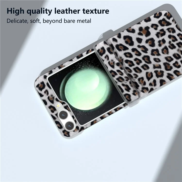 Para Samsung Galaxy Z Flip5 5G Capa Traseira Estampa de Leopardo Textura de Couro+PC Borda Fosca Transparente - Prata