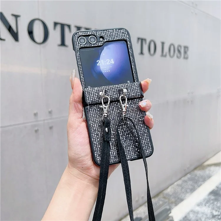 Für Samsung Galaxy Z Flip5 5G Hülle Pailletten-Dekor Harte PC Anti-Drop Phone Cover mit Umhängegurt - Schwarz / Grau