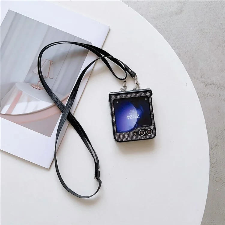 Für Samsung Galaxy Z Flip5 5G Hülle Pailletten-Dekor Harte PC Anti-Drop Phone Cover mit Umhängegurt - Schwarz / Grau
