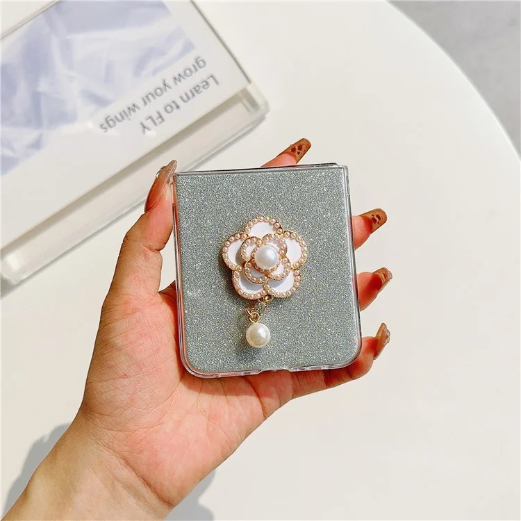 Para Samsung Galaxy Z Flip5 5G Case Pearl Pendant Camellia Decor PC Phone Cover with Glitter Paper - Branco