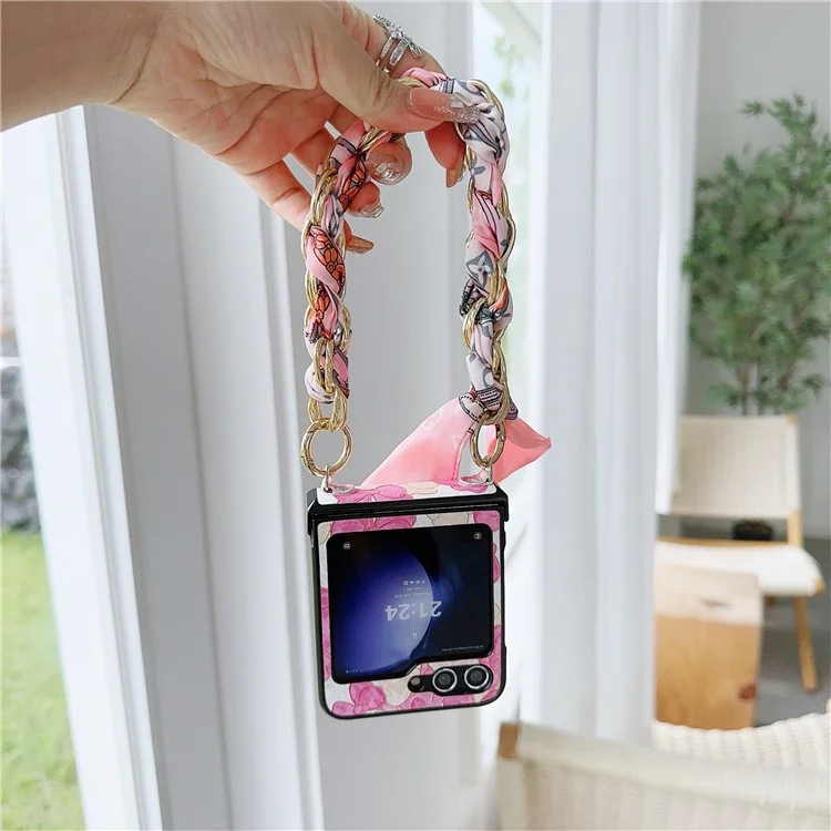 For Samsung Galaxy Z Flip5 5G Cell Phone Cases Lacquered Pattern PU Leather+PC Cover with Silk Scarf Chain - Pink Bear