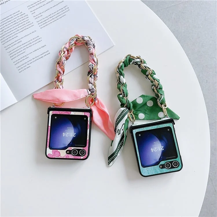 For Samsung Galaxy Z Flip5 5G Cell Phone Cases Lacquered Pattern PU Leather+PC Cover with Silk Scarf Chain - Pink Bear