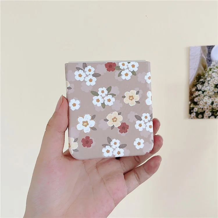 Für Samsung Galaxy Z Flip5 5G Glittery Powder Phone Case PC Phone Shell mit langem Gurt - Blume / Braun