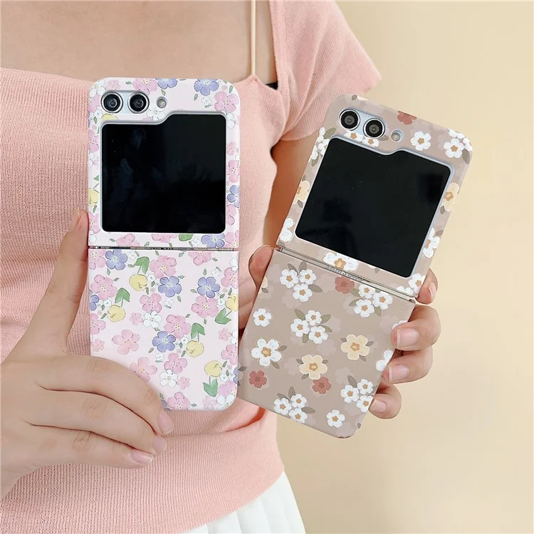 Für Samsung Galaxy Z Flip5 5G Glittery Powder Phone Case PC Phone Shell mit langem Gurt - Blume / Braun