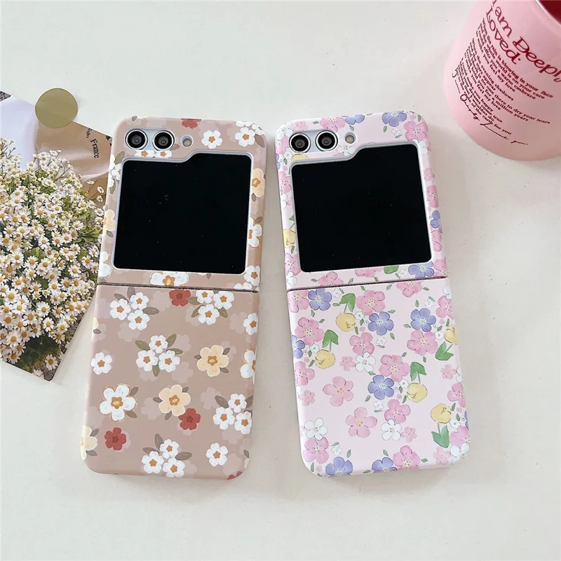 For Samsung Galaxy Z Flip5 5G Glittery Powder Phone Case PC Phone Shell with Long Strap - Colorful Flower