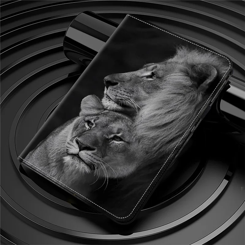 Para iPad Pro 12.9 (2020) / (2021) / (2022) / iPad Air 13 (2024) Funda con Patrón de Cuero PU Cubierta de Soporte con Ranuras para Tarjetas - Leones Acoplados