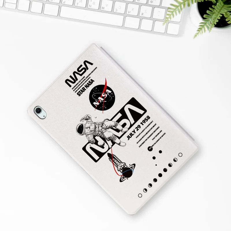 For iPad Air 11 (2025) / (2024) / iPad Air (2022) / (2020) Case Leather Tablet Cover Astronaut Pattern - Balloon Moon