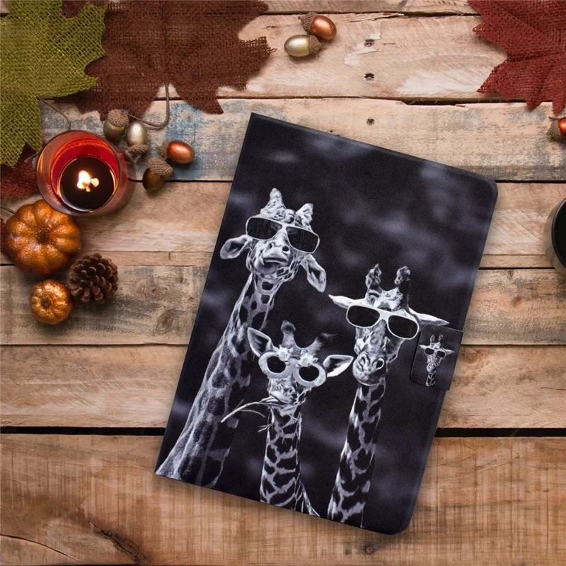 For iPad (2025) / 10.9 (2022) Pattern Printing PU Leather Tablet Case Fold Stand Magnetic Flip Cover with Card Holder - Three Giraffes