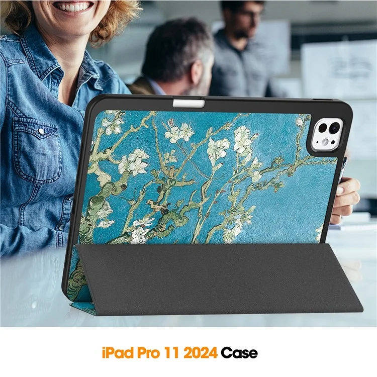 Custodia per iPad Pro 11 (2024) Stampa a motivi in pelle sintetica PU Custodia con supporto pieghevole a tre ante con slot per penna - Fiore d'albicocca