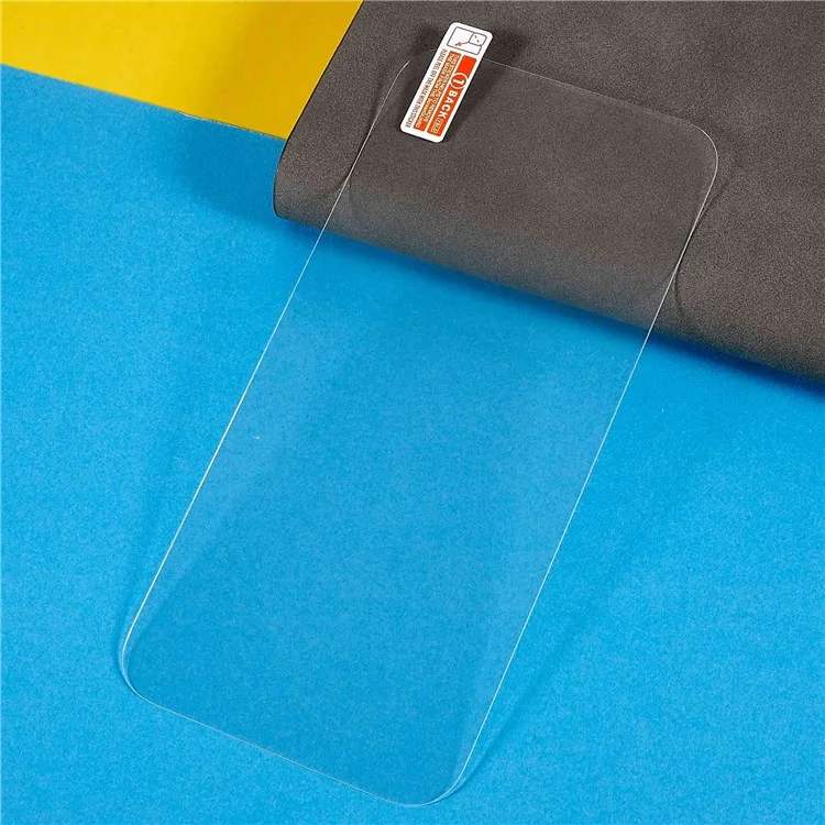 Para el Iphone 15, el Protector de Pantalla Anti-explosión de Vidrio Templado Ultra Transparente, Una Película Protectora de Borde de Arco de 0.3 mm