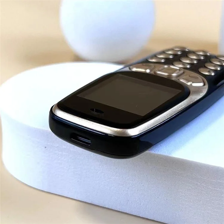 Q3308 1.33 pulgadas Mini Triple SIM Standby 2G Bar Phone - Negro