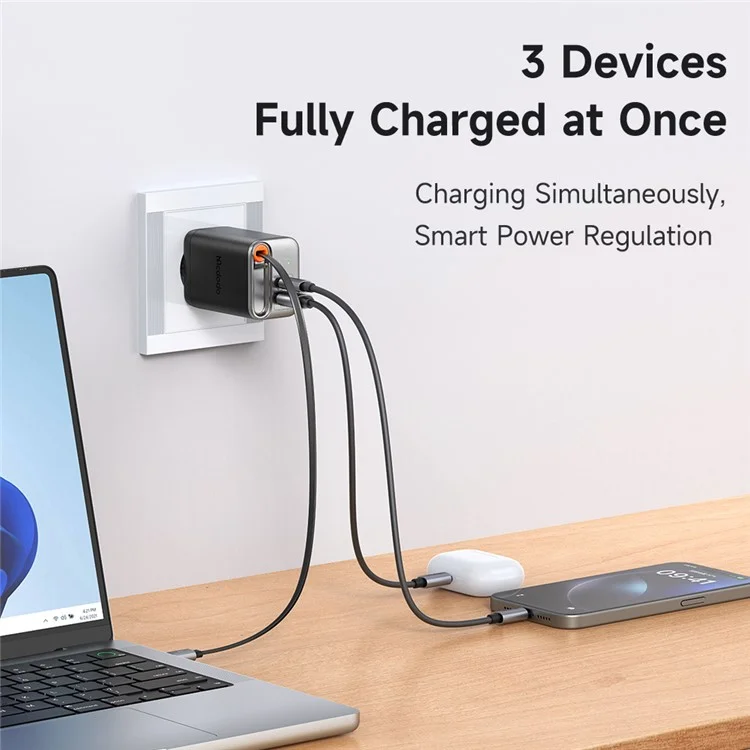 Chargeur rapide MCDODO CH-4100 GaN 67W Adaptateur de charge USB-C / USB-A avec câble rétractable pour plusieurs appareils - Prise européenne