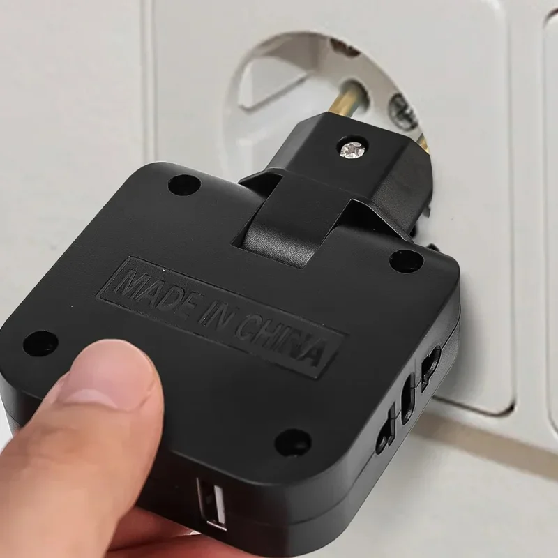 4 i 1 strømforsyning med 2 USB-A + 2 AC-stikkontakter, 180 graders roterbar EU-stikker, 2500 W rejseomformer - Sort