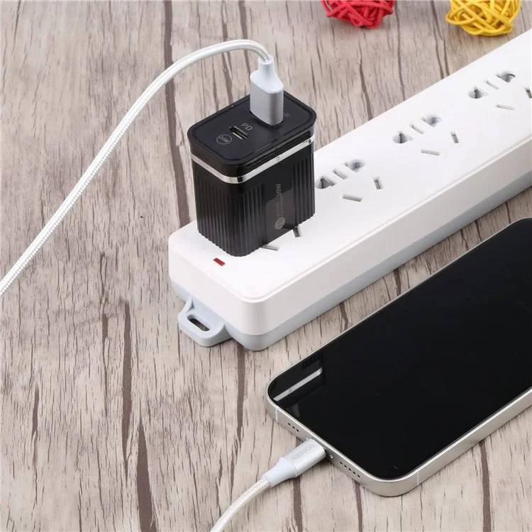 46-A2C2 20W PD + QC3.0 USB Fast Charger Type-C / USB-A Dual Port Power Adapter - Plugue EUA / Preto
