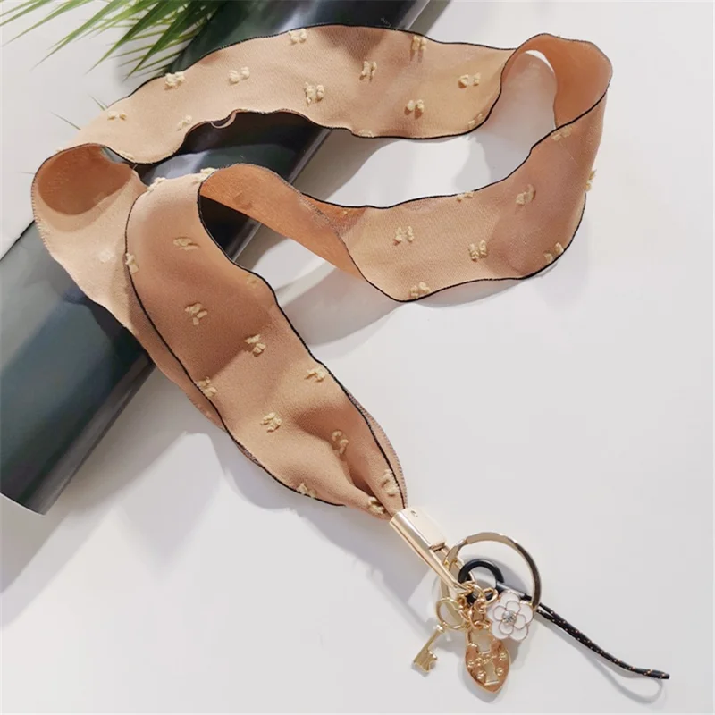 Echarpe de Seda Chiffon Estilo Lanyard de Telefone Design de Ponto Pingente em Forma de Coração de Metal - Marrom