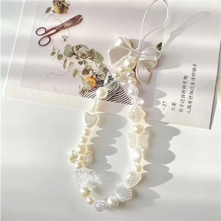 Bracelet de téléphone à perles, dragonne avec charms papillons, cœurs et coquillages