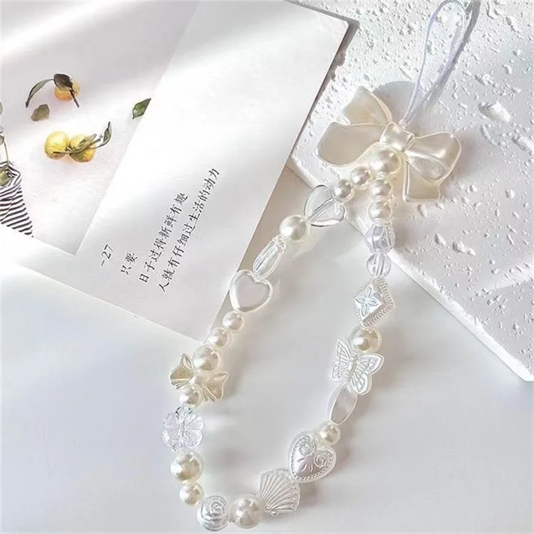 Bracelet de téléphone à perles, dragonne avec charms papillons, cœurs et coquillages