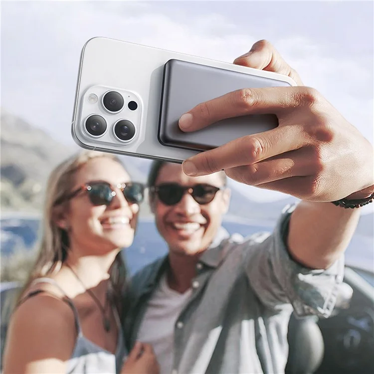 MCDODO MC-4641 Power Bank Magnético Metálico Ultra-Fino de 5000mAh, Carregamento Rápido 20W com Entrada/Saída USB-C