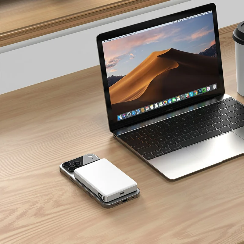 YF-P31 10000mAh Magnetisches Powerbank mit Digitalanzeige 25W Kabelloses Laden + PD 45W Schnellladegerät Akkupack - Weiß