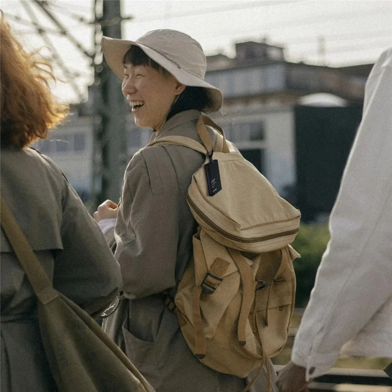 MOMAX 1-Power Badge+ Power Bank Wireless Tracker 2510mAh Smart Locator with Flashlight - Black