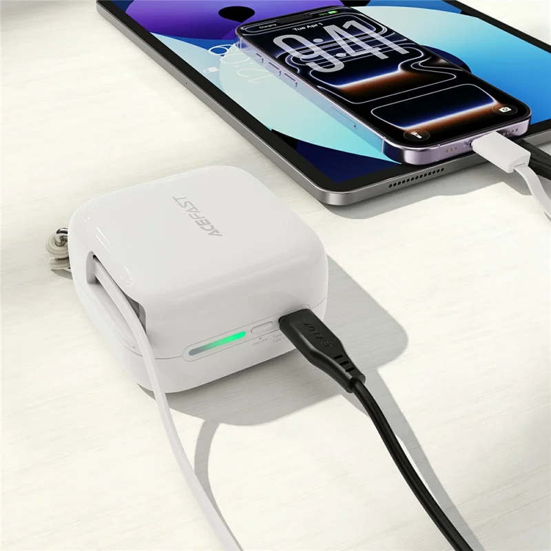 ACEFAST M42 Banque d'alimentation portable à recharge rapide 22,5 W avec câble Type-C escamotable pour voyages en plein air - Blanc