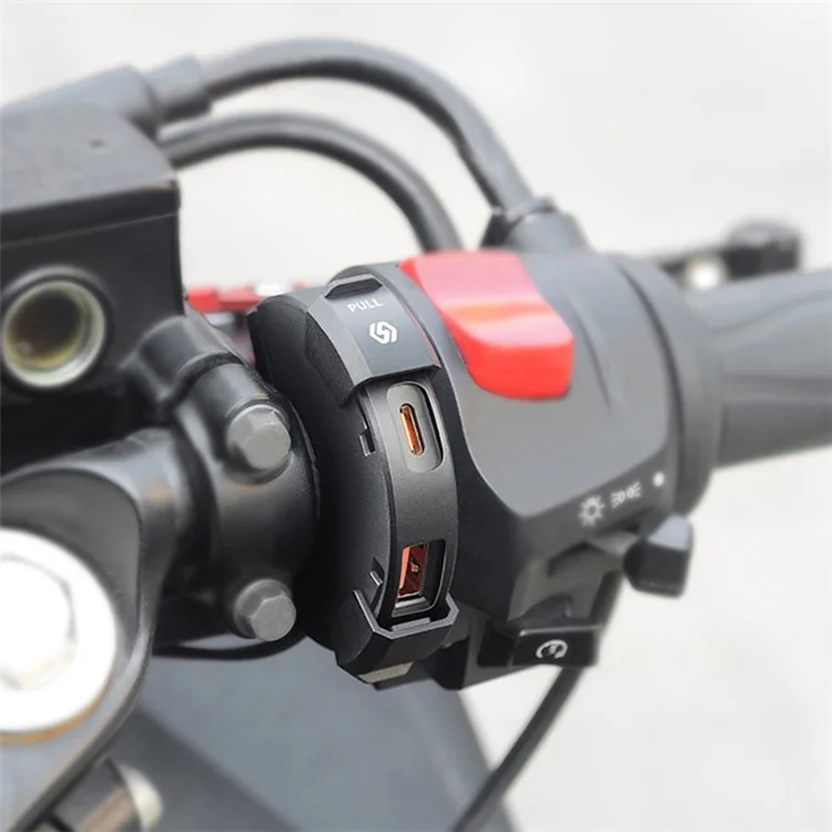 WUPP CS-1944C1 / B1 Caricabatterie USB+Type-C per Motociclette Adattatore di Ricarica per Telefono Cellulare con Coperchio Impermeabile
