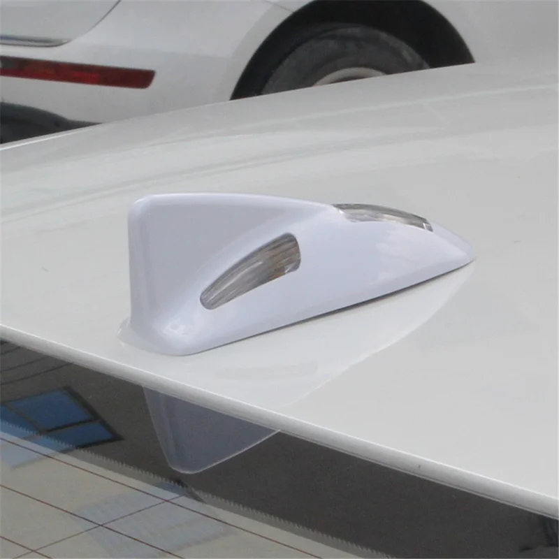 TRASAN D03 Solar Car Roof Shark Fin Antenna Flashing LED Warning Light Vehicle Decorative Lamp - Silver