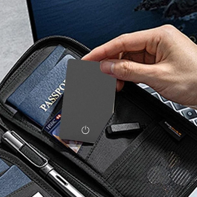 KH07 Tracker Ultrasottile Formato Carta di Credito per Chiavi, Portafoglio, Bagaglio, Localizzatore GPS con Supporto Ricarica Wireless