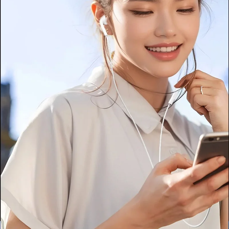 Type-C Male to iP Female Audio Adapter for iPhone 15  /  16  /  17 Series, PD 45W Fast Charging, HiFi Sound Converter - White