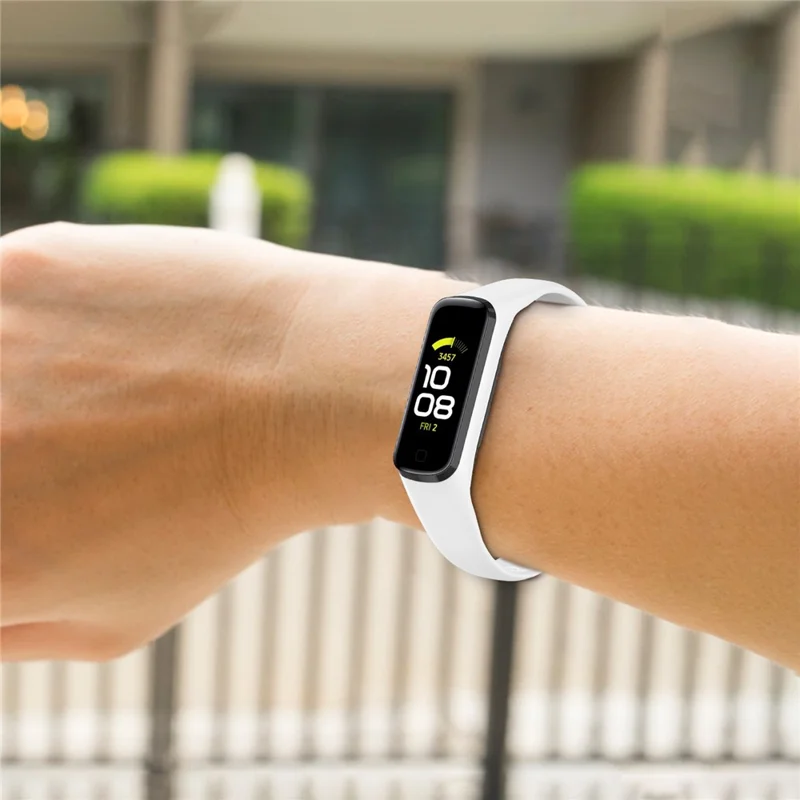 Smart Watch Band Silicone Wrist Strap Replacement for Samsung Galaxy Fit2 SM-R220 - White