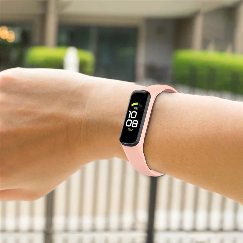 Smart Watch Band Silicone Wrist Strap Replacement for Samsung Galaxy Fit2 SM-R220 - Light Pink