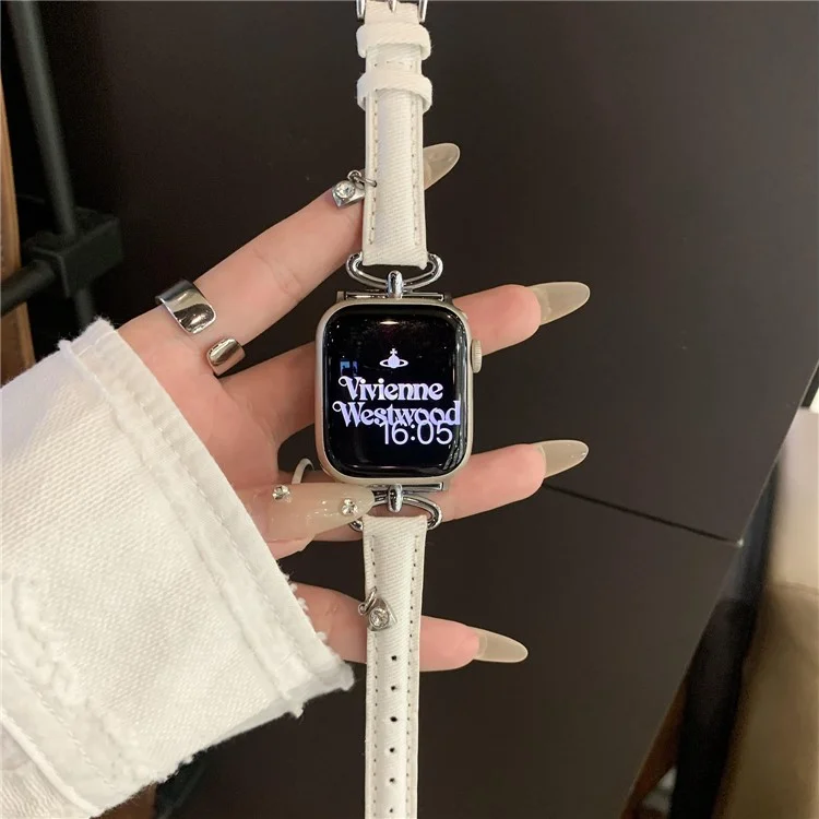Para Apple Watch Series 10 42mm / 9 8 7 41mm / SE (2023) SE (2022) SE 6 5 4 40mm / 3 2 1 38mm Denim Cloth Band Heart Pendant Strap - Branco