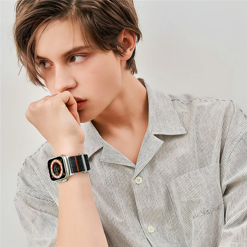 Für Apple Watch Series 10 42mm / 9 8 7 41mm / SE (2023) SE (2022) SE 6 5 4 40mm / 3 2 1 38mm Magic Tape Strap Verstellbares Nylon-Armband - Schwarz+Blau
