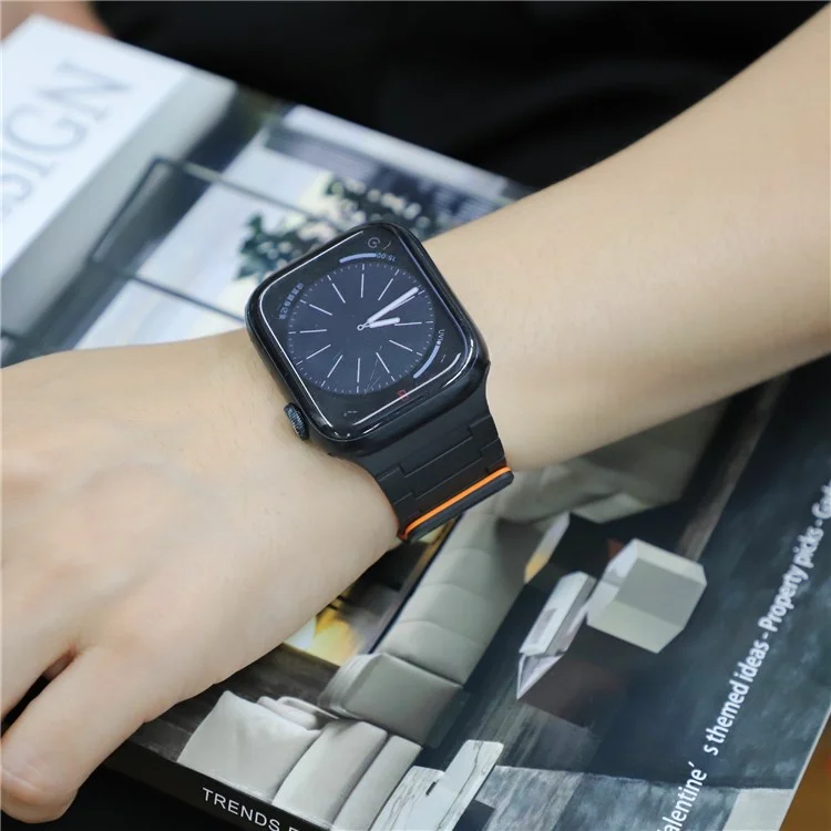 For Apple Watch 10 46mm / Ultra 2 / Ultra 49mm / 9 8 7 45mm / SE (2023) SE (2022) SE 6 5 4 44mm / 3 2 1 42mm Magnetic Silicone Watch Strap - Black+Orange