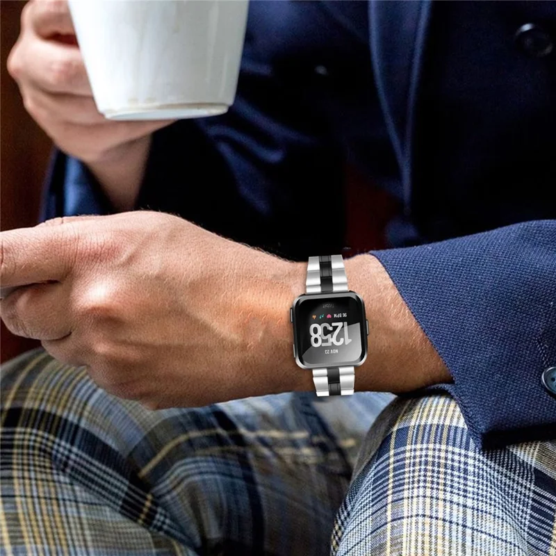 Catena in acciaio inossidabile a tre perline per cinturino di ricambio Fitbit Versa/Versa 2 - Nero