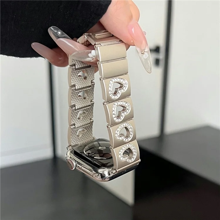 Hollow Heart Metal Strap for Apple Watch Series 10 42mm  /  9 8 7 41mm  /  SE (2023) SE (2022) SE 6 5 4 40mm  /  3 2 1 38mm - Starlight