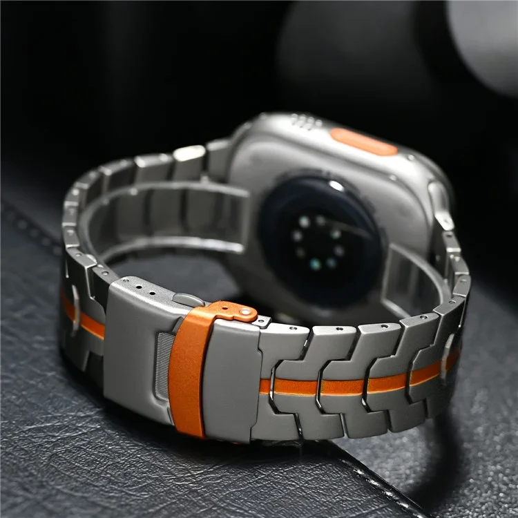 Pulseira de Relógio de Metal para Apple Watch Series 10 46mm / Ultra 2 Ultra 49mm / Series 9 8 7 45mm / SE (2023) SE (2022) SE 6 5 4 44mm / 3 2 1 42mm - Titânio+Laranja