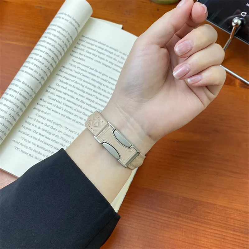 Genuine Leather Watch Band For Apple Watch Series 11 10 42mm / 9 8 7 41mm / SE3 SE2 SE 6 5 4 40mm / 3 2 1 38mm Strap with Magnetic Double C Buckle - Apricot