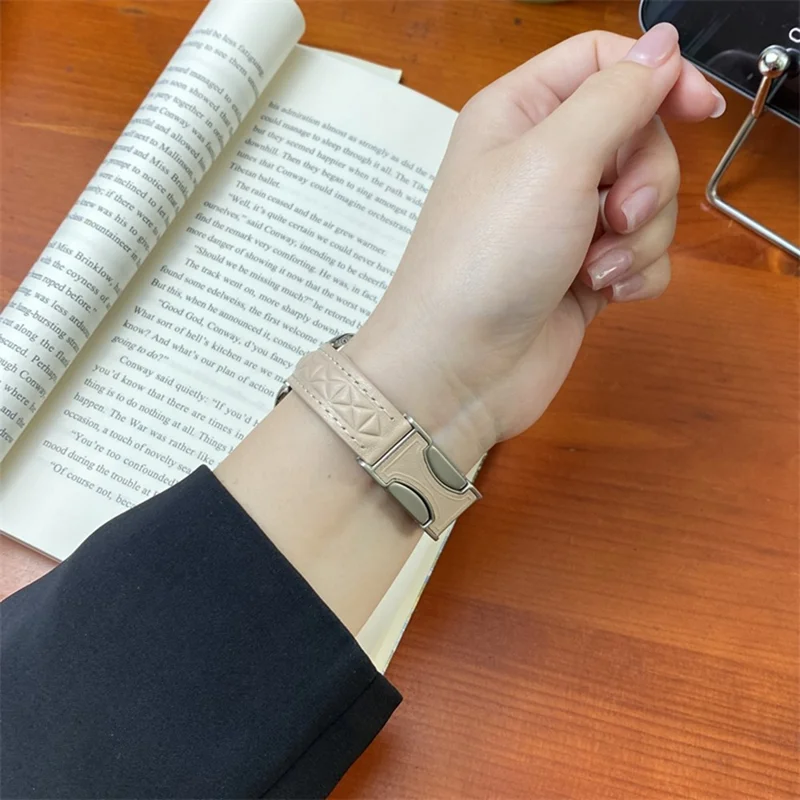 Genuine Leather Watch Band For Apple Watch Series 11 10 42mm / 9 8 7 41mm / SE3 SE2 SE 6 5 4 40mm / 3 2 1 38mm Strap with Magnetic Double C Buckle - Apricot