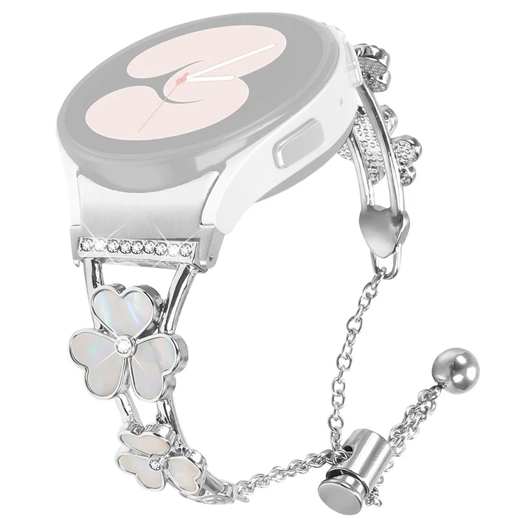 Cinturino per orologio con connettore per Samsung Galaxy Watch6 Classic 47mm 43mm / Watch6 40mm 44mm Decorazione a trifoglio cuore in lega di zinco argento