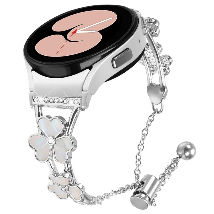 Cinturino per orologio con connettore per Samsung Galaxy Watch6 Classic 47mm 43mm / Watch6 40mm 44mm Decorazione a trifoglio cuore in lega di zinco argento