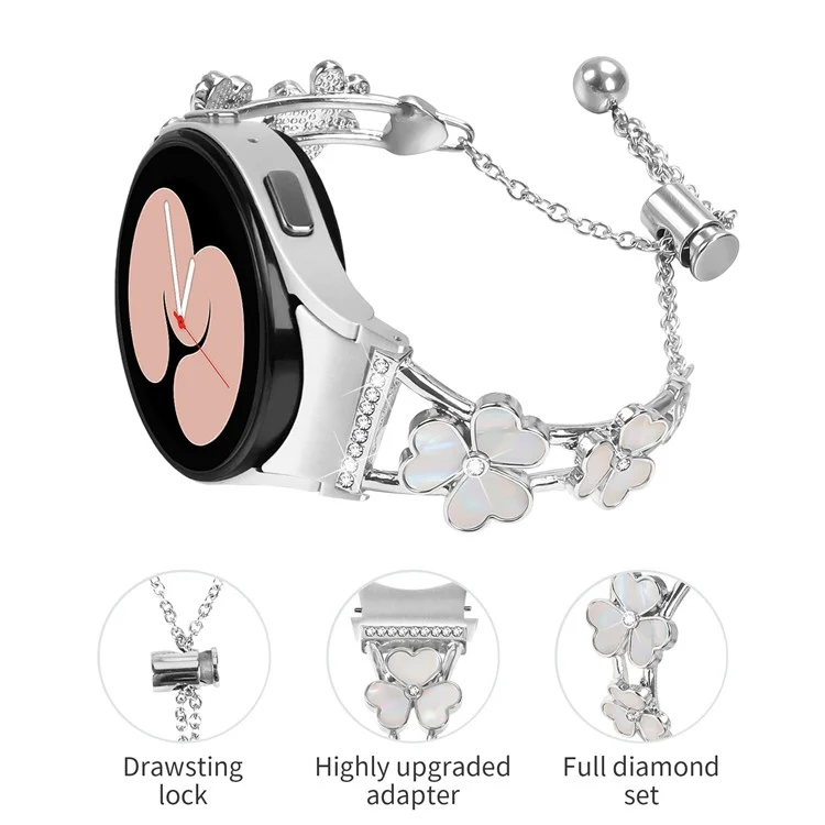 Cinturino per orologio con connettore per Samsung Galaxy Watch6 Classic 47mm 43mm / Watch6 40mm 44mm Decorazione a trifoglio cuore in lega di zinco argento