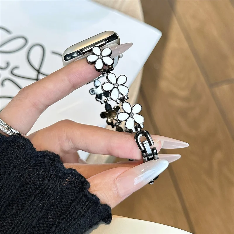 Watch Band for Apple Watch Series 10 9 8 7 SE 6 5 4 3 2 1 42mm 41mm 40mm 38mm Flower Design Zinc Alloy Wrist Strap - White+Black
